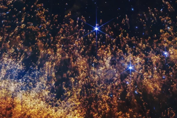 O último suspiro de uma estrela moribunda brilha na nova imagem do Nebulosa do Olho de Gato pelo Webb