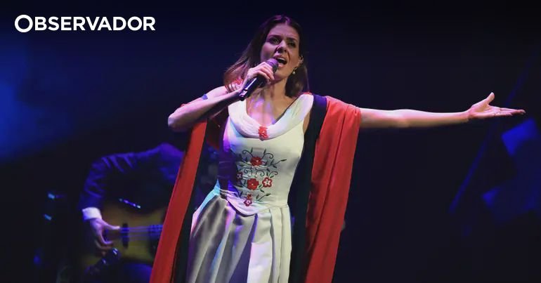 Cuca Roseta recebe a Ordem das Artes e Letras do Governo Francês
