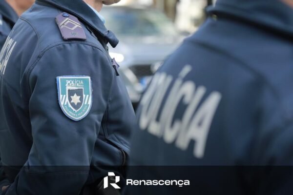Força de Segurança confisca arma a jovem de 14 anos em instituição de ensino na Nazaré