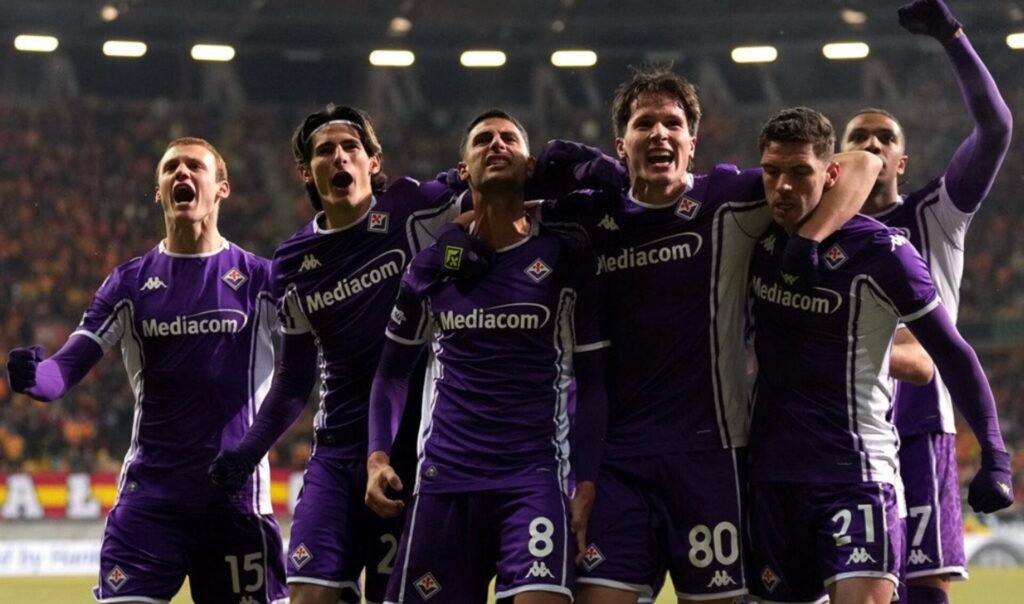 Fiorentina vence Raków com final dramático e golo de ex