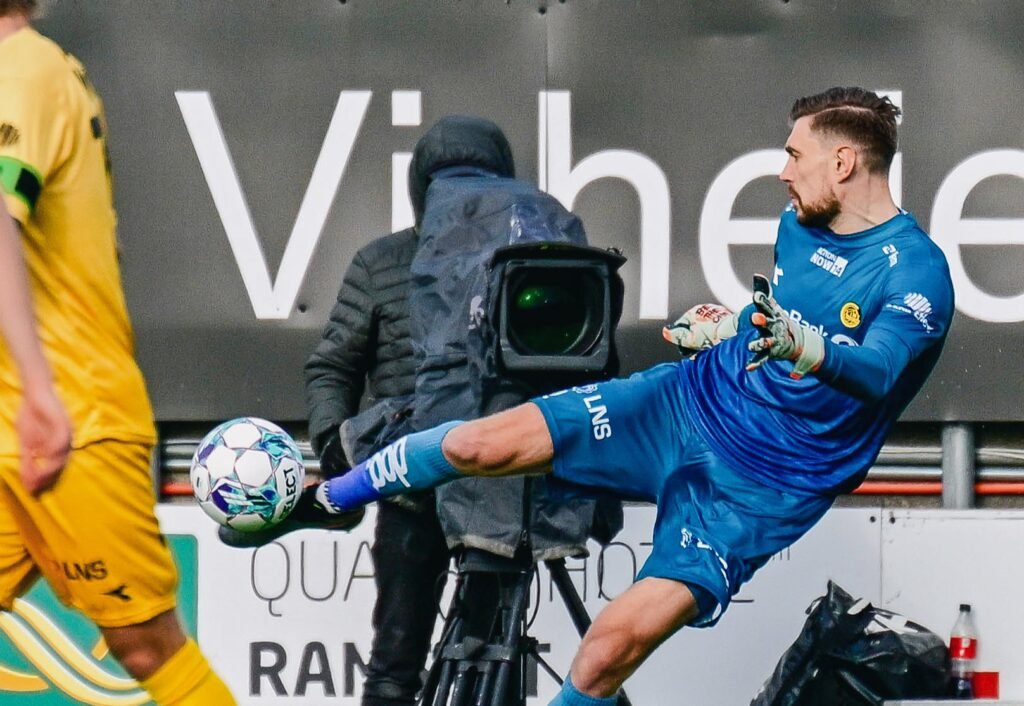 Nikita Haikin defende redes do Bodo/Glimt e comenta possível regresso a Portugal: «Tenho sempre a ambição de jogar ao mais alto nível»