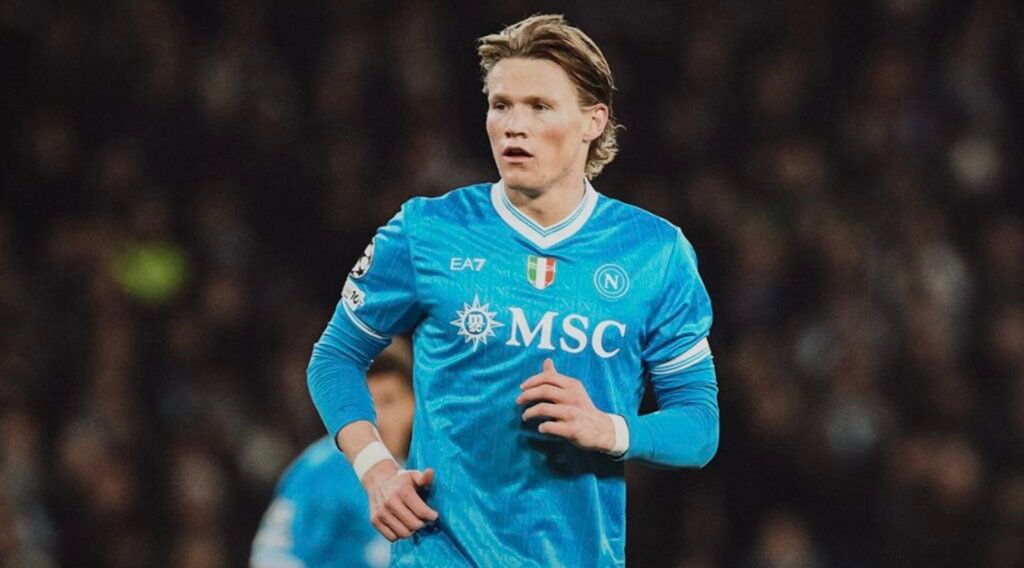 Filho de Maradona elogia McTominay: «Se meu pai foi Deus, McTominay é Jesus»