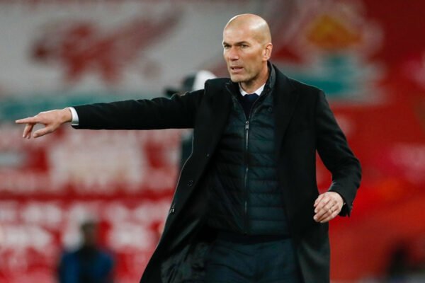 Zinédine Zidane é apontado como sucessor de Didier Deschamps na seleção francesa pela imprensa internacional
