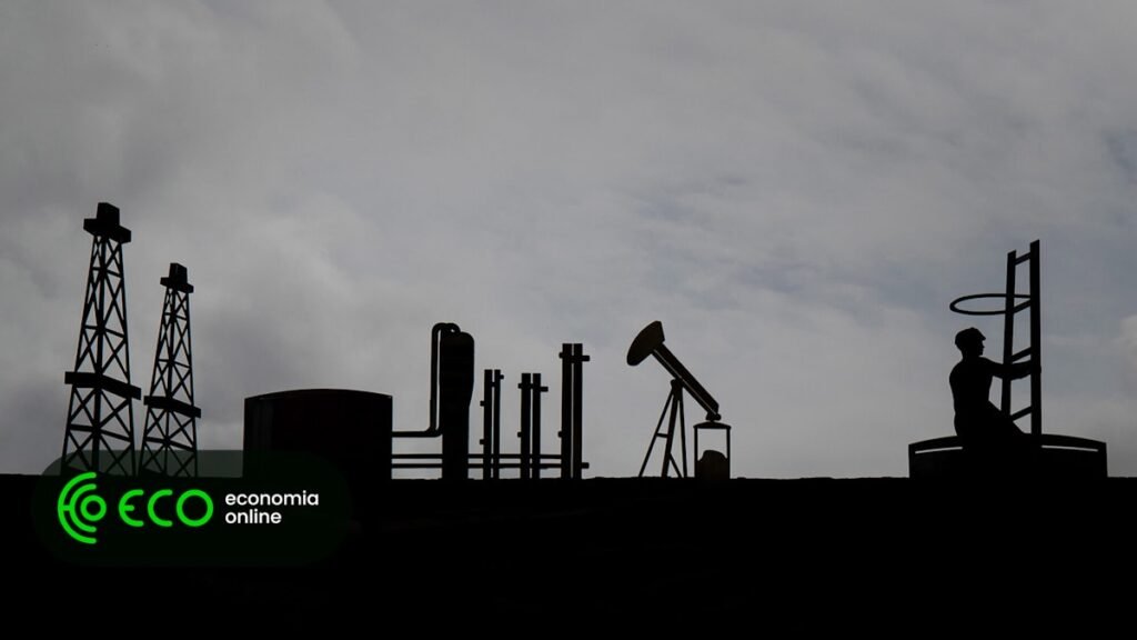 Guerra no Irão faz o Brent superar os 93 dólares e registra a melhor semana do "ouro negro" desde 2020