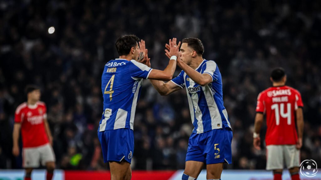 "Bednarek e Kiwior: Rendimento Excelente no FC Porto"