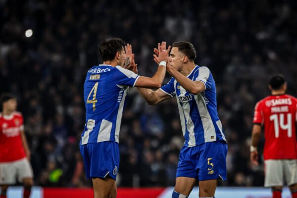 "Bednarek e Kiwior: Rendimento Excelente no FC Porto"