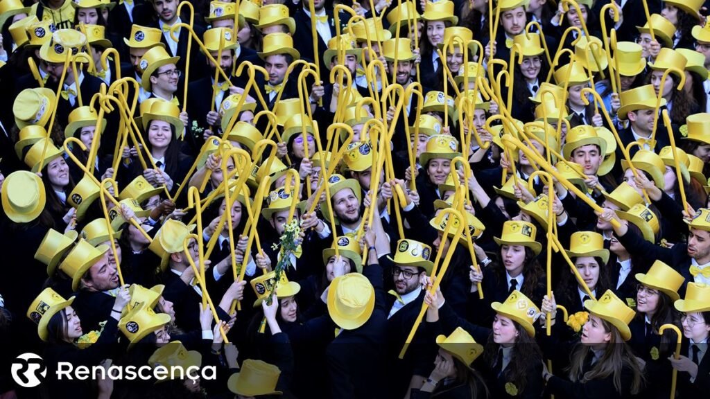 Assembleia rejeita sugestão para vincular taxas escolares à variação dos preços.