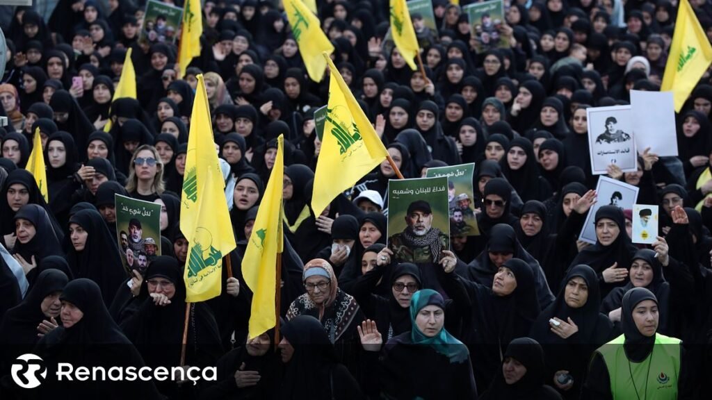 Centenas de indivíduos congregam