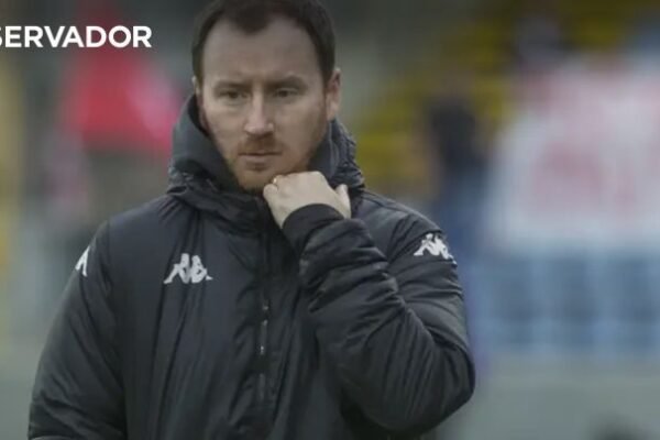 Cathro promete motivação em Estoril para parar o FC Porto