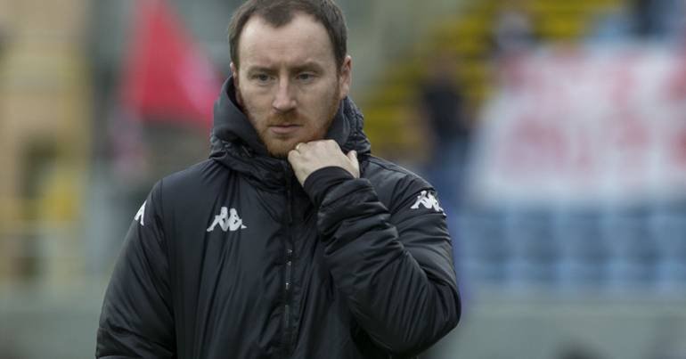 Cathro promete motivação em Estoril para parar o FC Porto