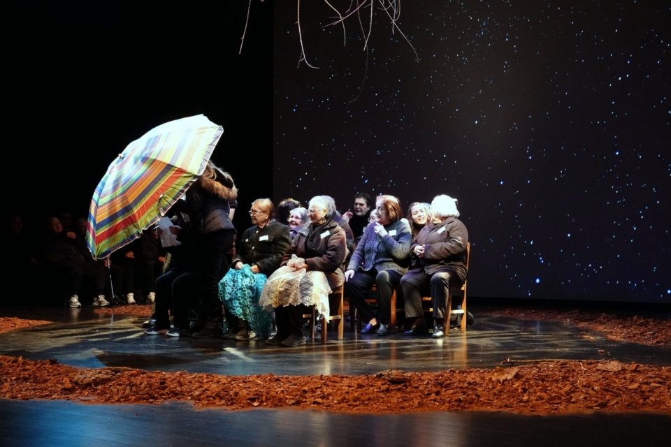 Projeto Teatro e Memória: Sabedoria Popular e Encontro de Gerações na Oficina Municipal de Teatro