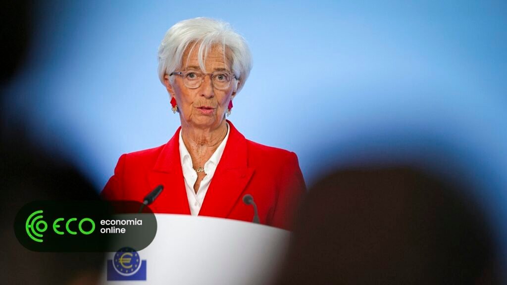 Lagarde defende equilíbrio entre redução da dívida e investimentos produtivos