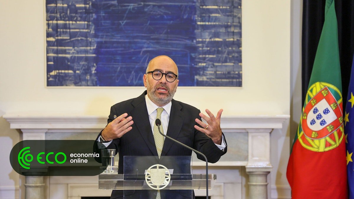 PS convoca Pinto Luz ao Parlamento para esclarecer condições para privatização da TAP