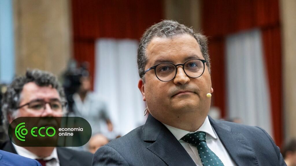 Ministro das Finanças classifica proposta do PS para pensões como contraditória