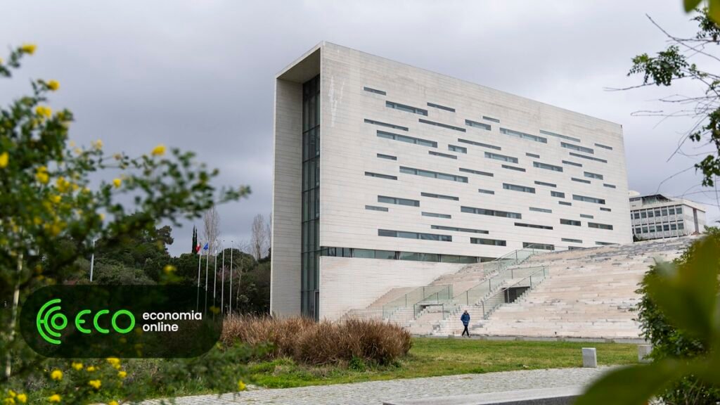 Divórcio à vista? Entenda a "guerra" na Universidade Nova de Lisboa em cinco pontos.