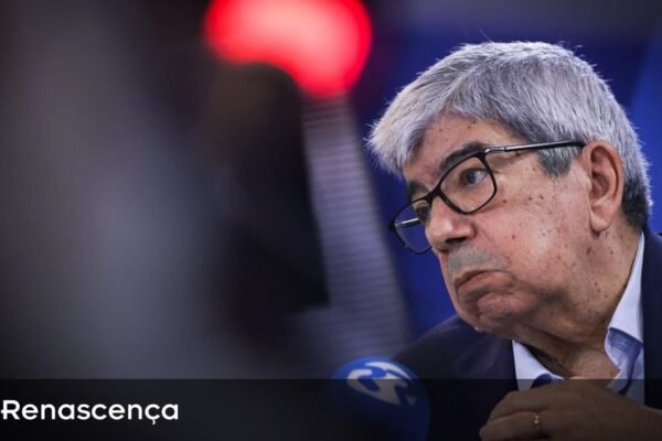 Ferro Rodrigues condena sistema judiciário convertido em "ferramenta kafkiana"