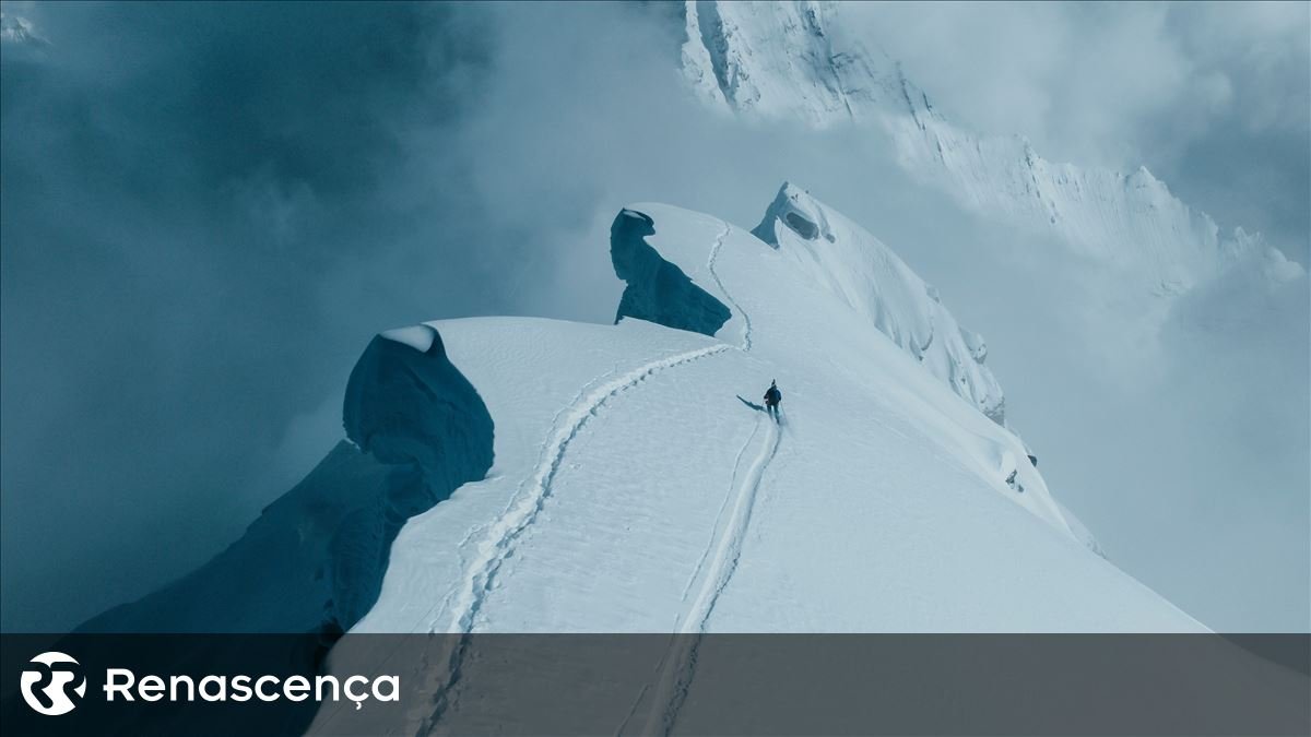 Ascenderam ao Everest, em seguida deslizaram de esquis. Escaladores criam novos marcos na montanha mais elevada.