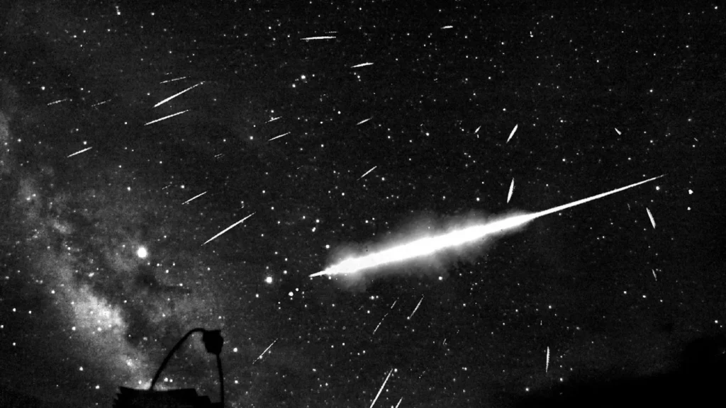 Cientistas descobrem um asteroide misterioso se despedaçando perto do Sol