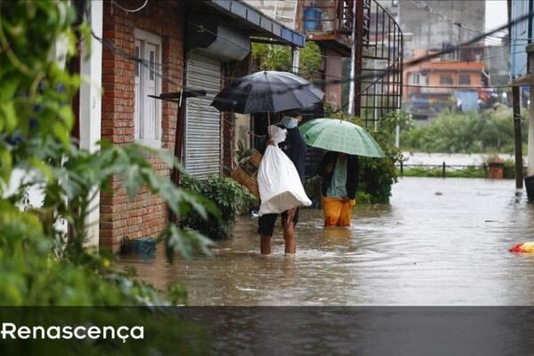 Ao menos 42 indivíduos faleceram em enchentes e deslizamentos no Nepal
