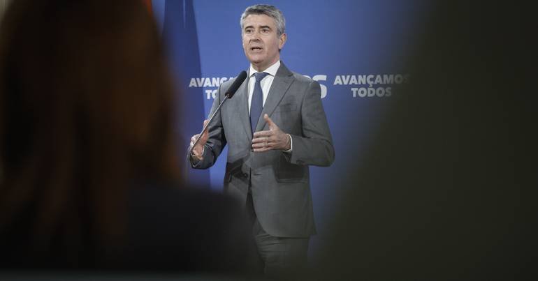 "Mau Tempo: Líder do PS Critica Desmazelo do Governo"