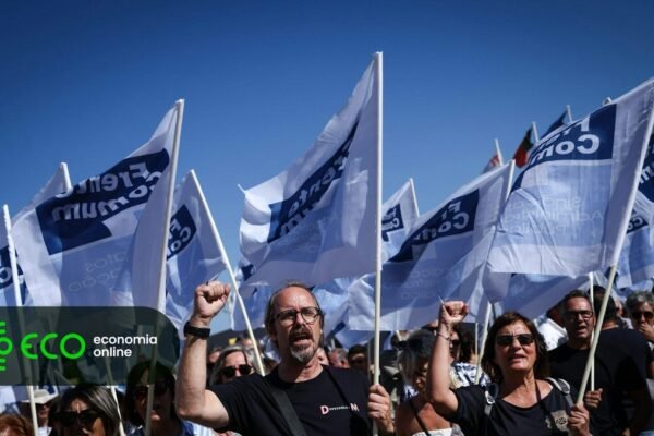 Escolas fechadas, consultas adiadas e lixo por recolher: Sindicatos celebram adesão à greve