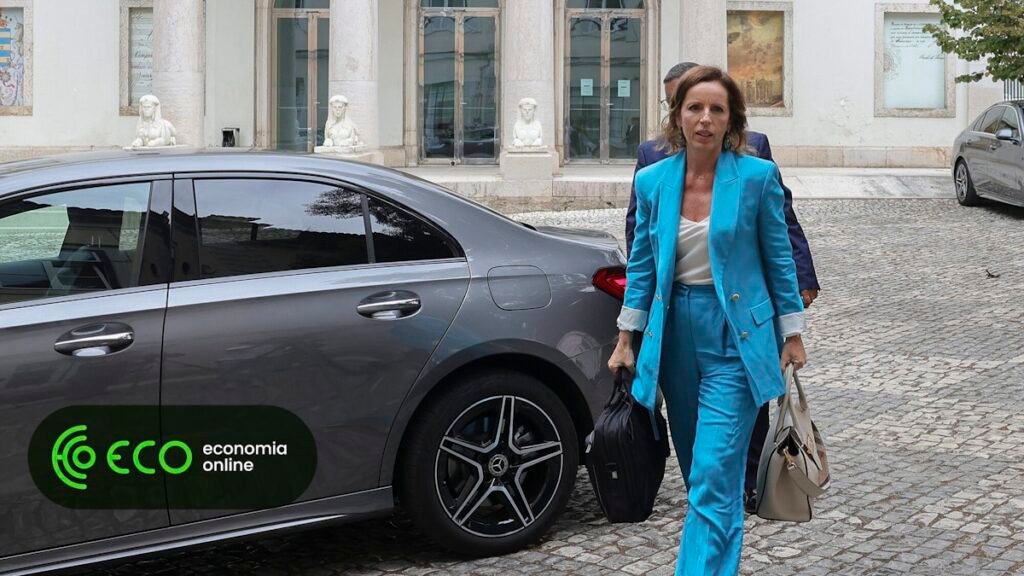 Governo Introduz Sistema de Avaliação com Ênfase em Prêmios de Desempenho