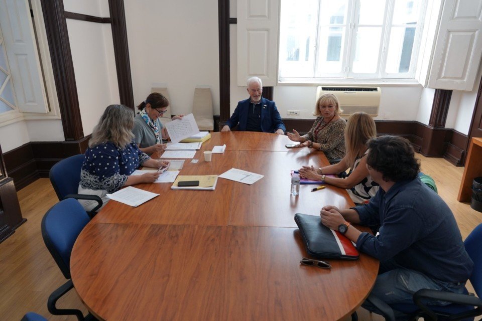 CM de Coimbra formaliza a venda de imóvel na Rua Velha