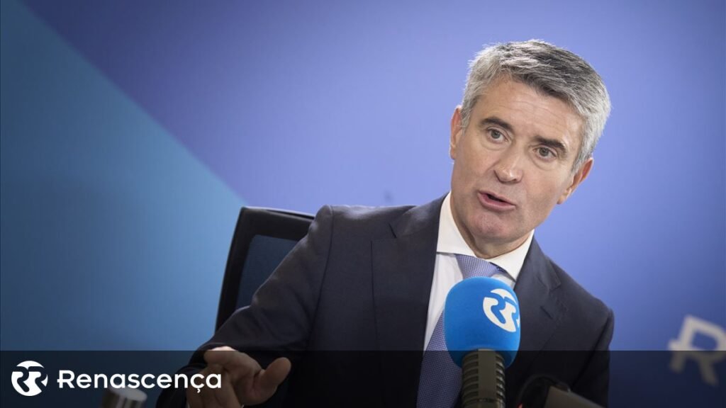 Eleições Autárquicas. Carneiro critica Executivo por desconhecer a nação ao mencionar a receita média de 2.300 euros.