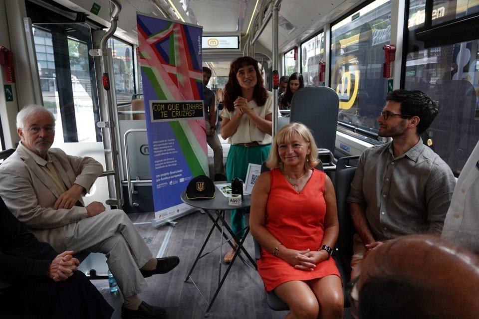 Teatrão convida a população para espetáculo "A Viagem" de metrobus