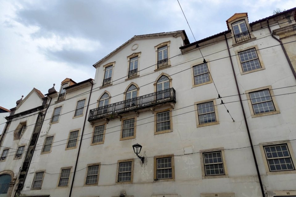 CM de Coimbra avança na revitalização da Rua da Sofia com a aquisição do antigo Colégio de São Boaventura