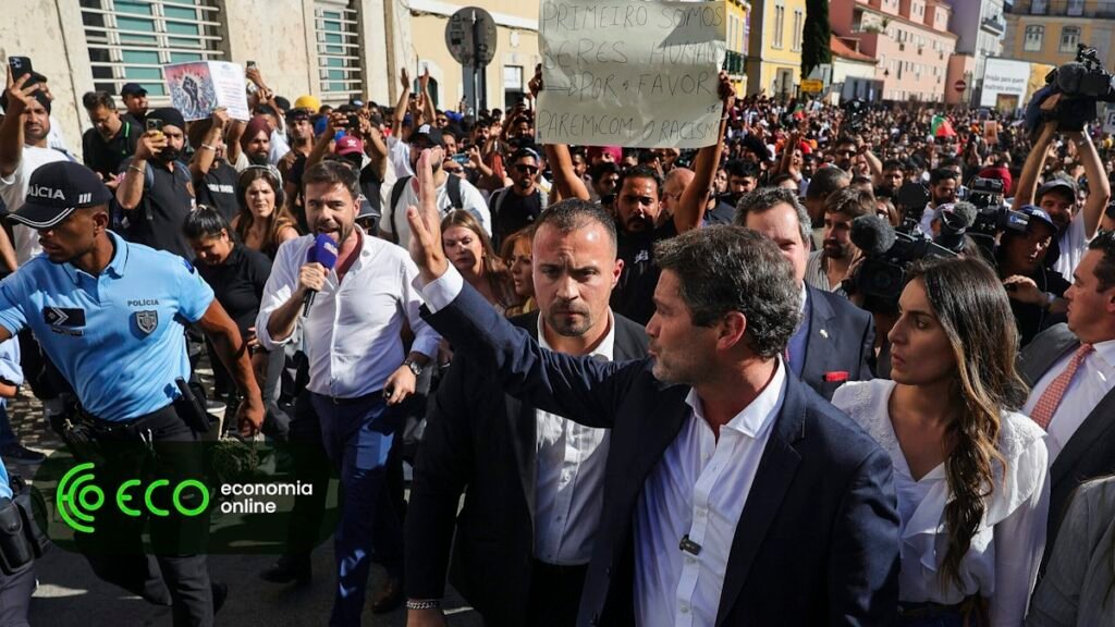 A manifestação de imigrantes ganha força após aparição de Ventura