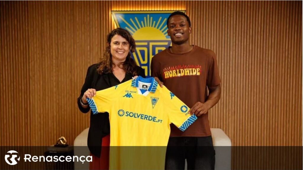 Estoril assegura atacante ao Rennes