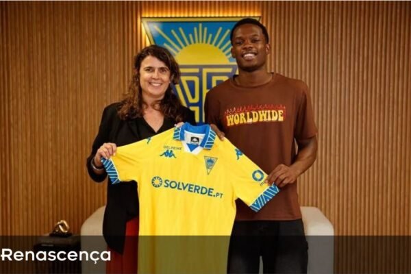 Estoril assegura atacante ao Rennes