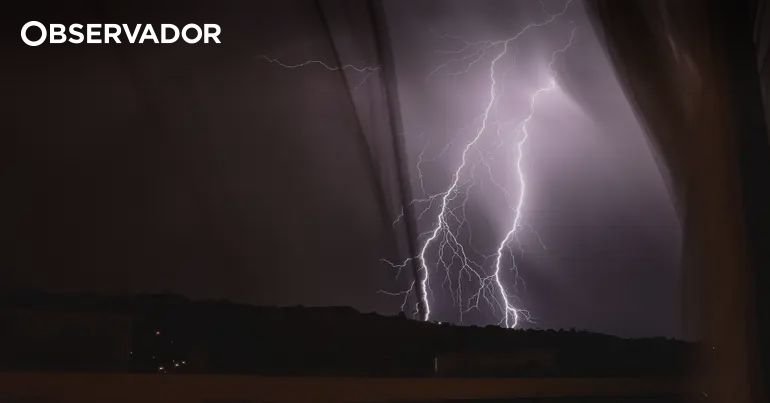 Oito Distritos em Aviso Amarelo até às 21h00 por Aguaceiros e Trovoadas
