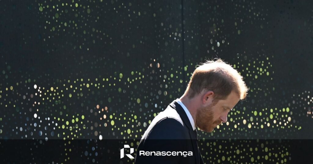 Príncipe Harry em viagem ao Reino Unido: reconexão de vínculos revela cicatrizes expostas