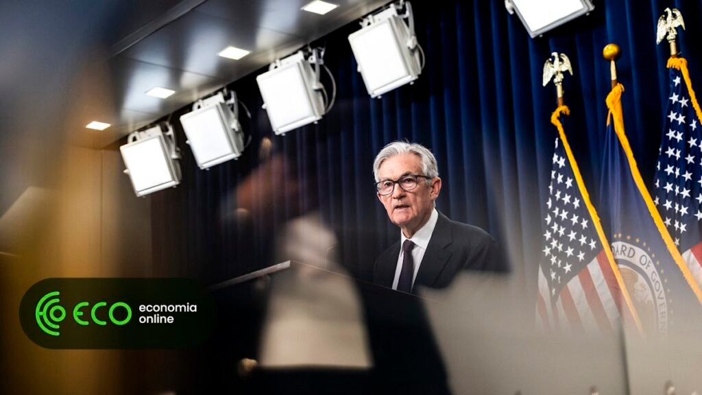 Powell sinaliza que Fed pode "ajustar política"; mercados antecipam descida dos juros
