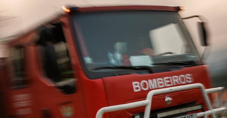 Ateou Fogo à Roulote onde Acreditava Estar o Companheiro